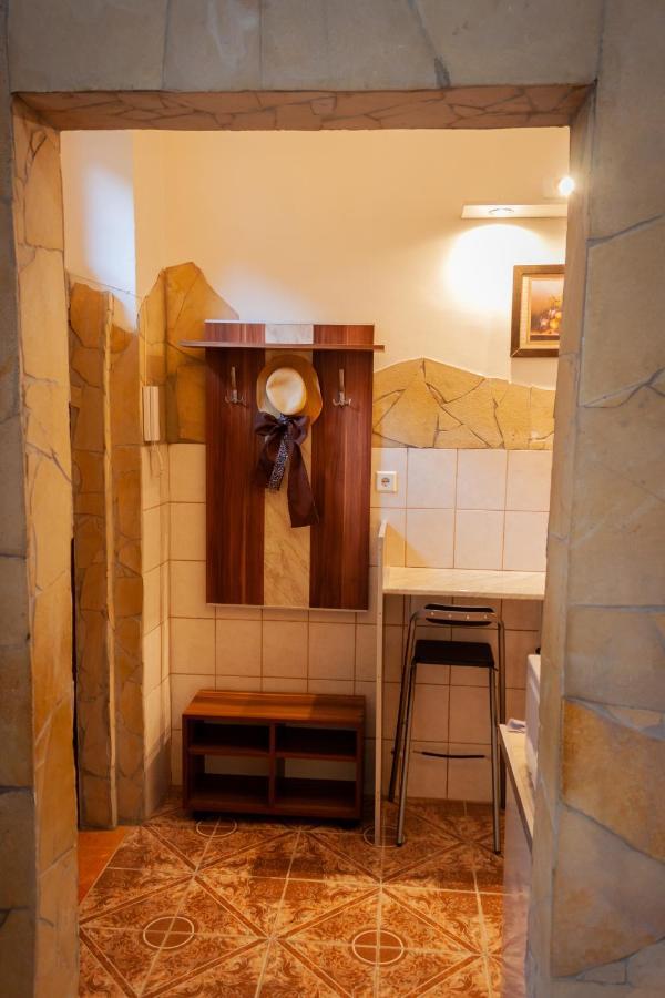 Happy Turtle Apartments Budapest Bagian luar foto