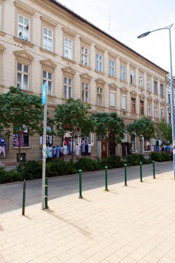 Happy Turtle Apartments Budapest Bagian luar foto